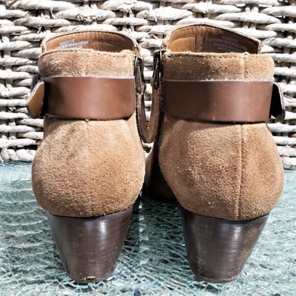 GUESS Suede Heeled Booties Size 7M - Picture 5 of 11